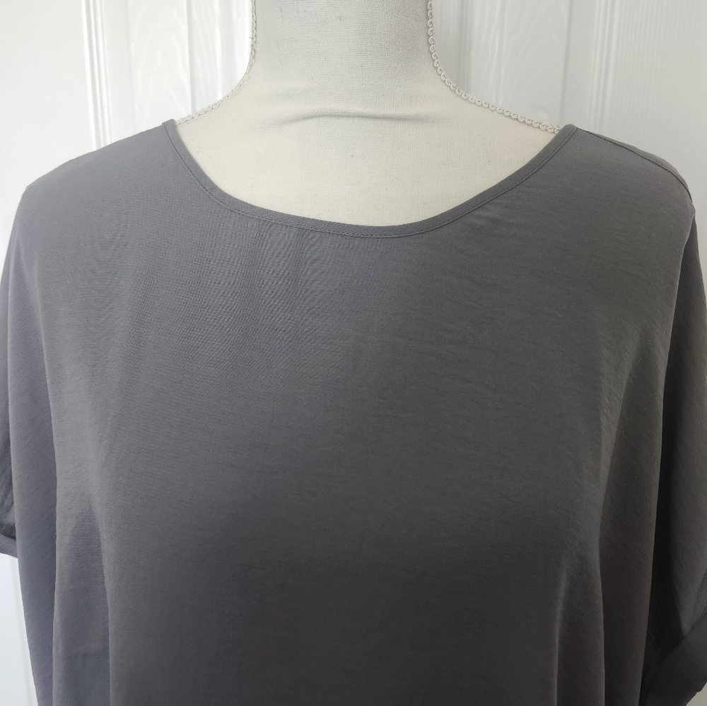 Maurices Size 2X Gray Short Sleeve Top With Zipper
